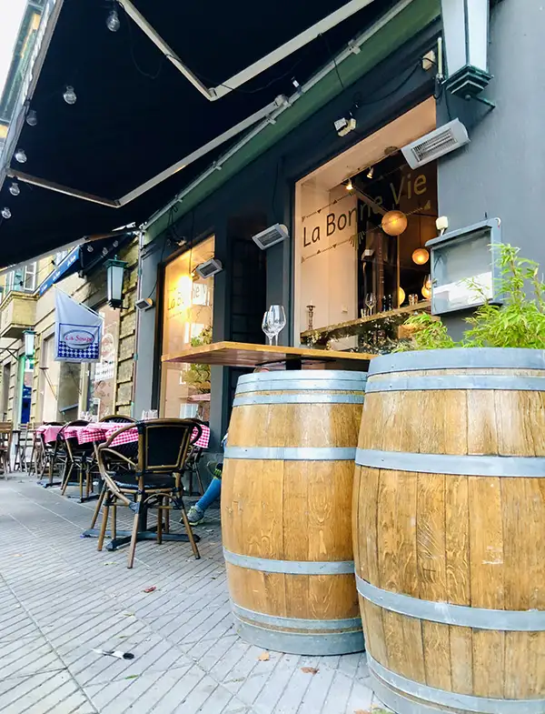 a French restaurant La Bonne Vie